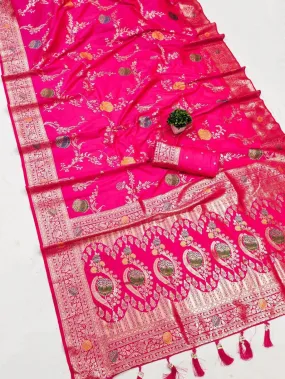 Inspiring Dark Pink Soft Banarasi Silk Saree With Assemblage Blouse Piece