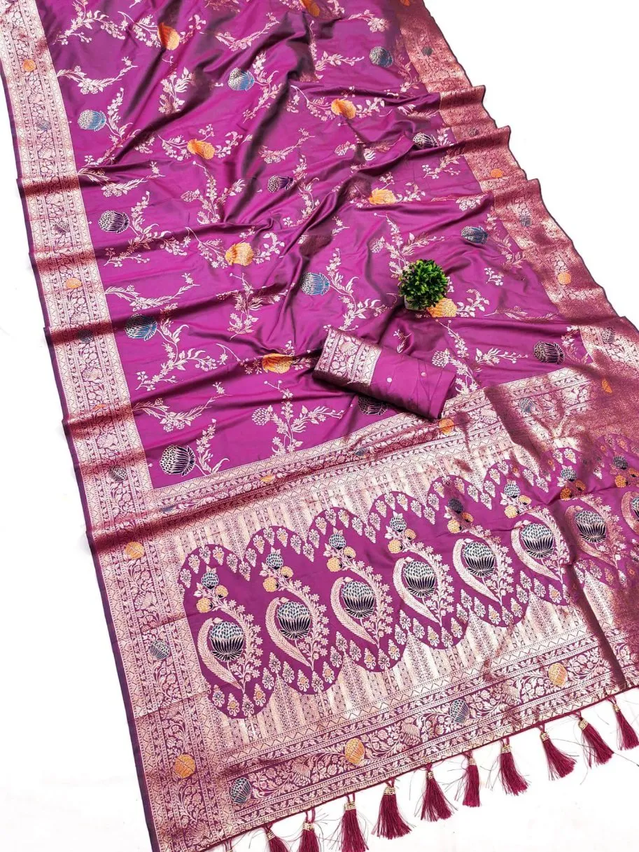 Sempiternal Purple Soft Banarasi Silk Saree With Gratifying Blouse Piece