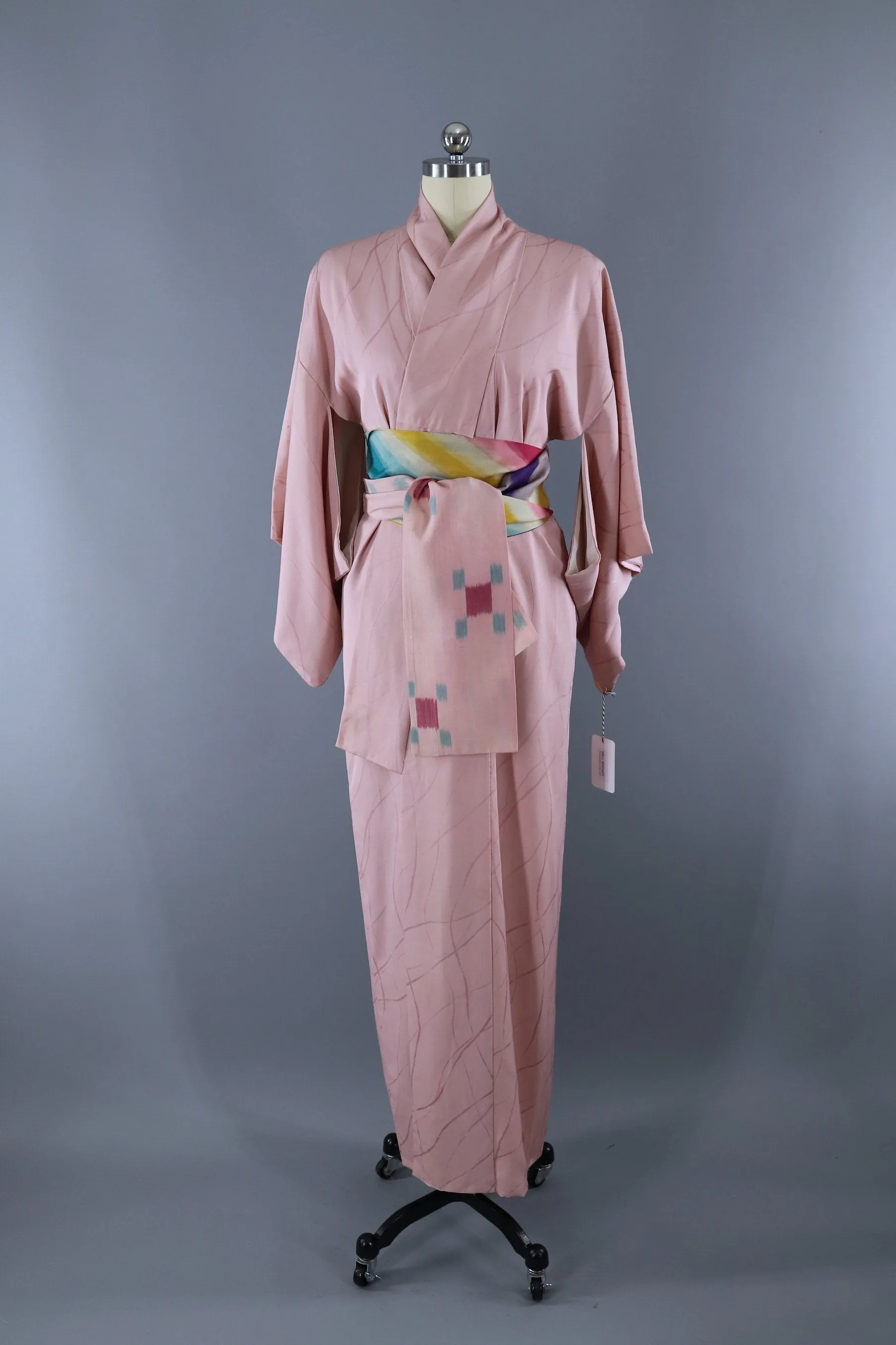 Vintage 1950s Silk Kimono Robe / Light Pink